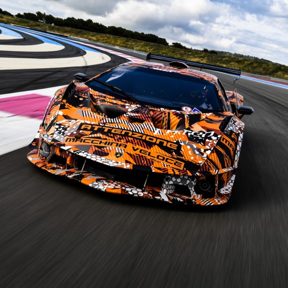 Гиперкар Lamborghini SCV12 от Squadra Corse готов покорить гоночный трек