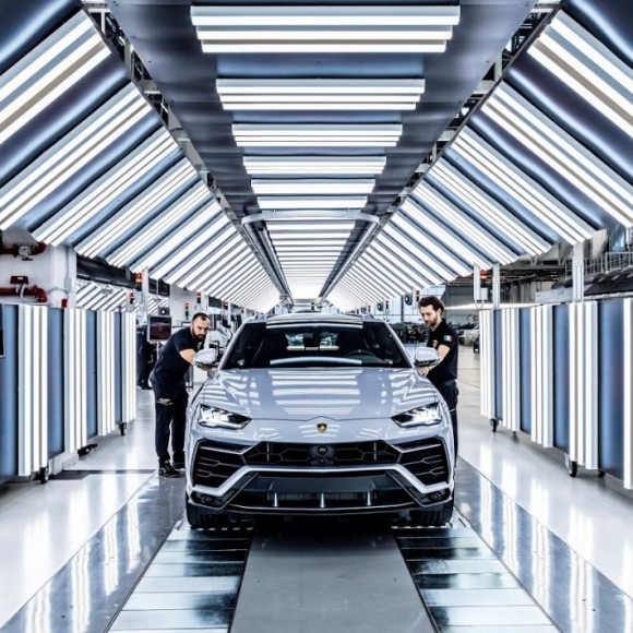 Automobili Lamborghini отмечает выпуск 10 000-го суперкроссовера Urus