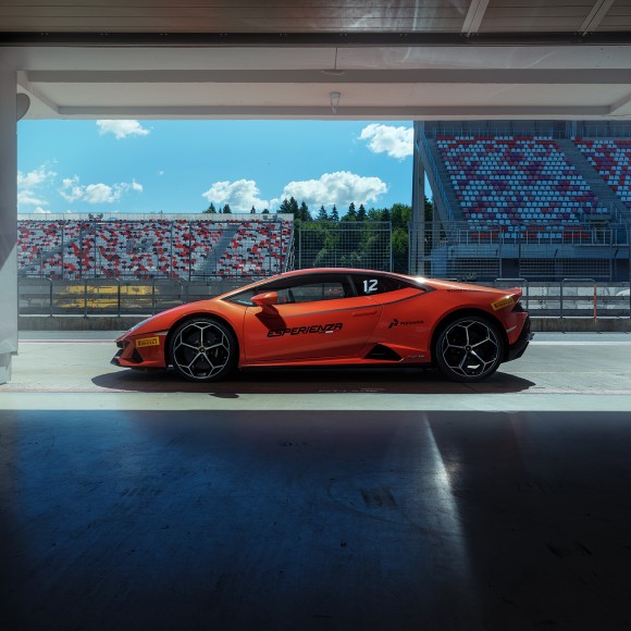 Динамическая презентация Lamborghini Huracán EVO
